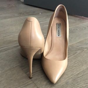 Steve Madden nude pumps